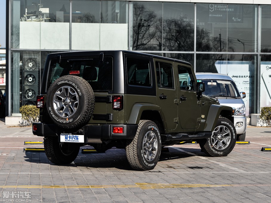 2015 3.0L Ű Sahara