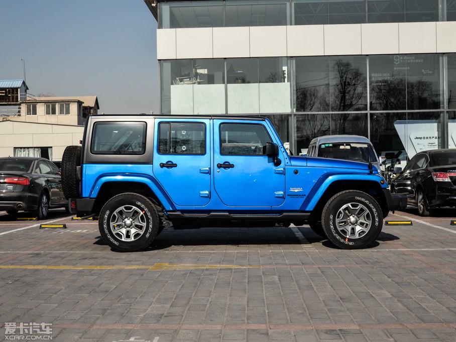 2015 3.0L Ű Sahara