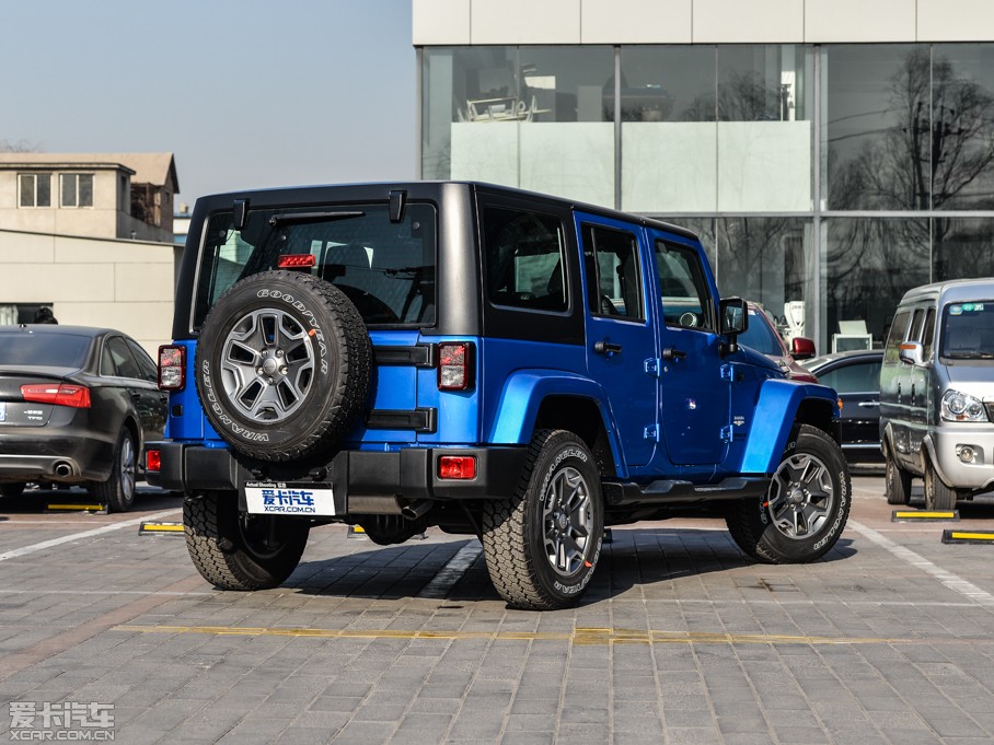 2015 3.0L Ű Sahara