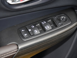2015款2.4L 精英版 主驾车窗控制区	