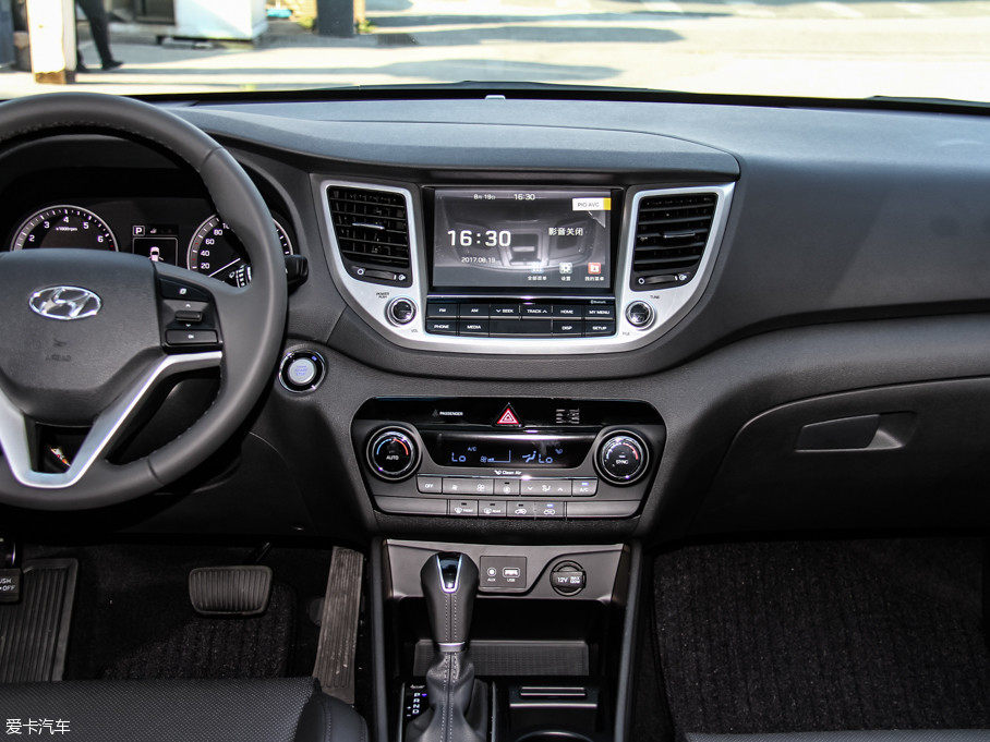 2015款全新途胜1.6t glx 自动两驱领先型