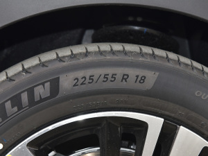 2022款400THP 创享版 轮胎尺寸