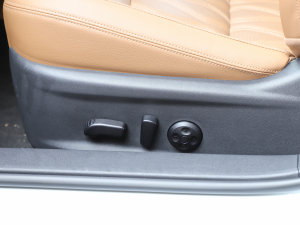 2022款2.0T XV 尊享版 主驾驶座椅调节