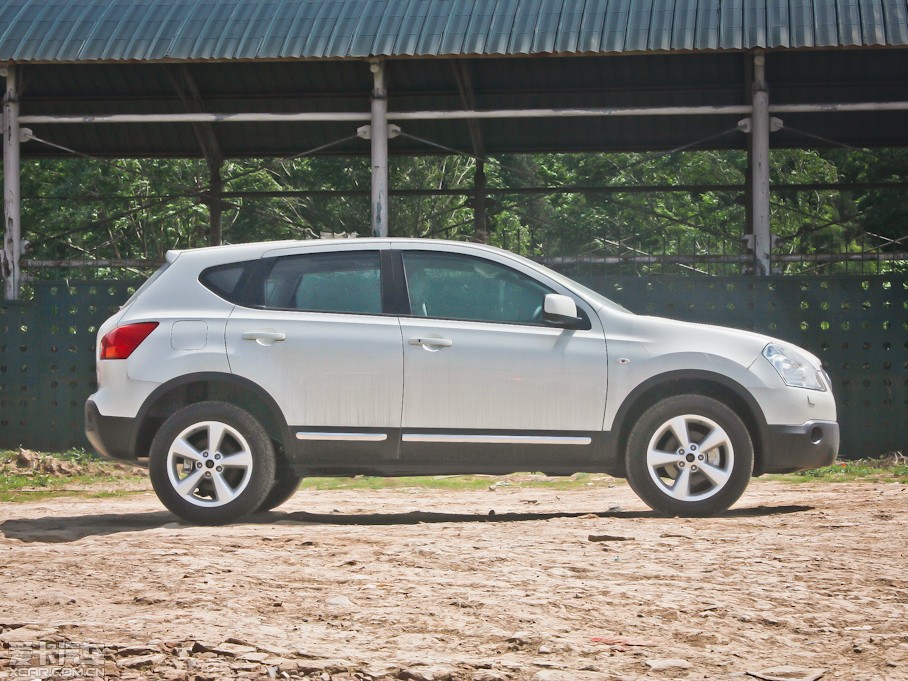 2012п 2.0XV CVT()