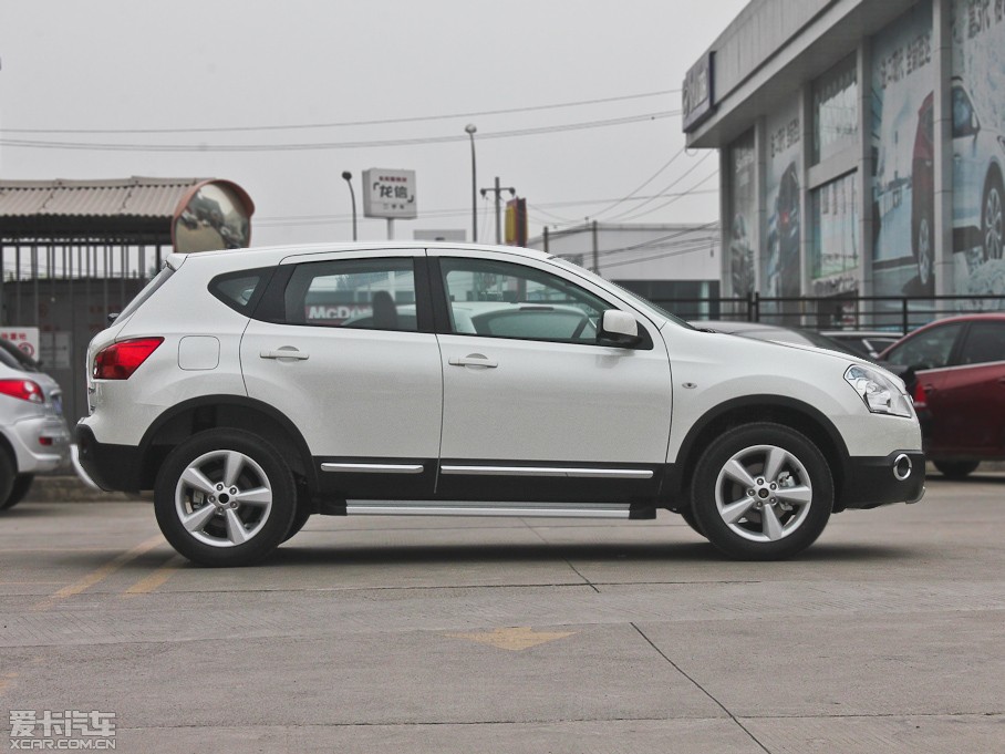 2013п 2.0XV CVT()