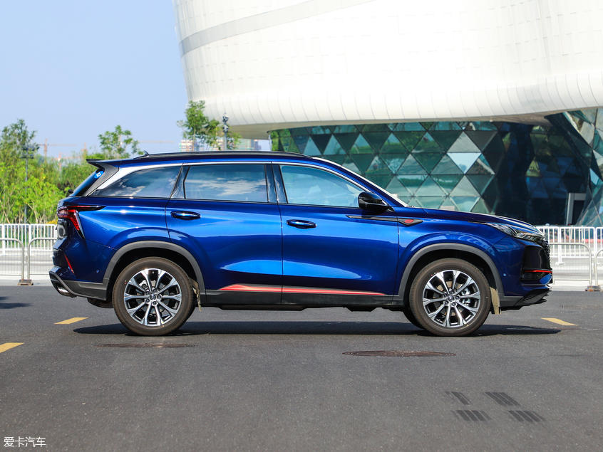 颜值控首选 成都车展重点中国品牌新车 长安乘用车2019款长安CS75