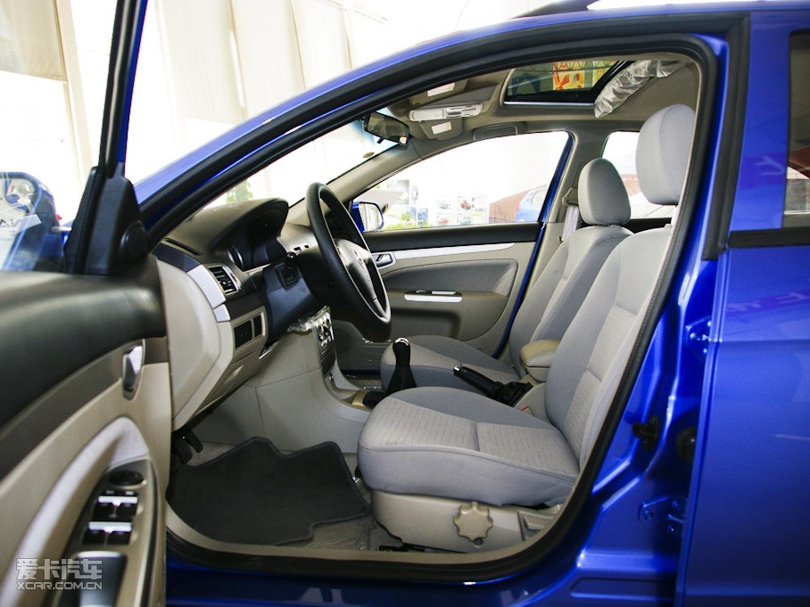 2010款长安cx30两厢1.6l