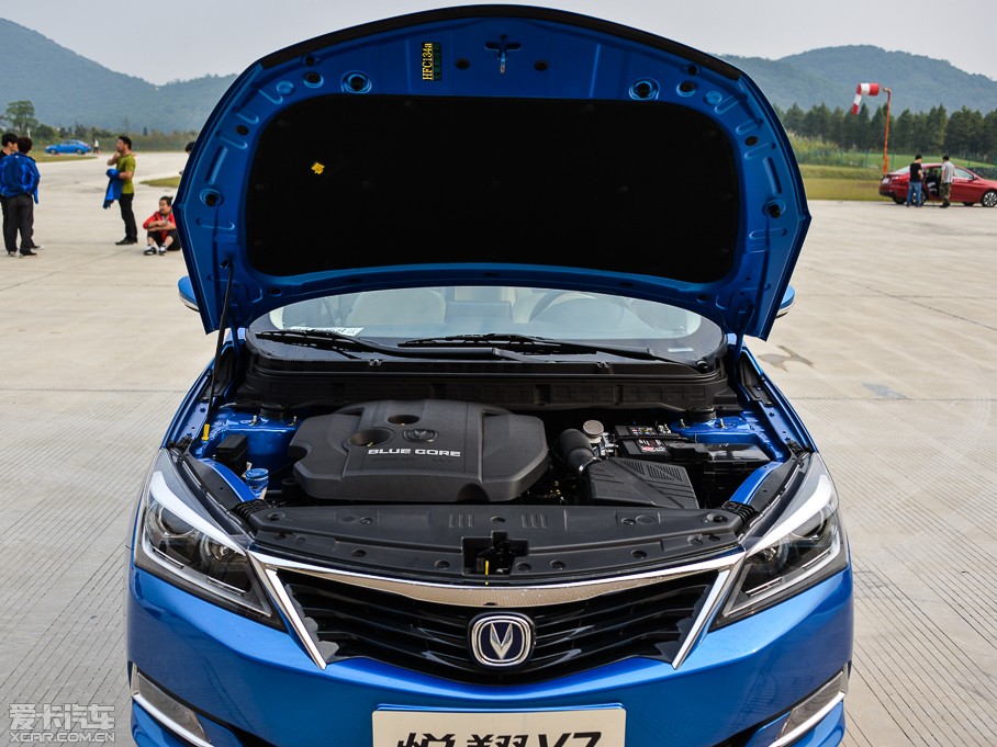 长安乘用车2015款悦翔V7