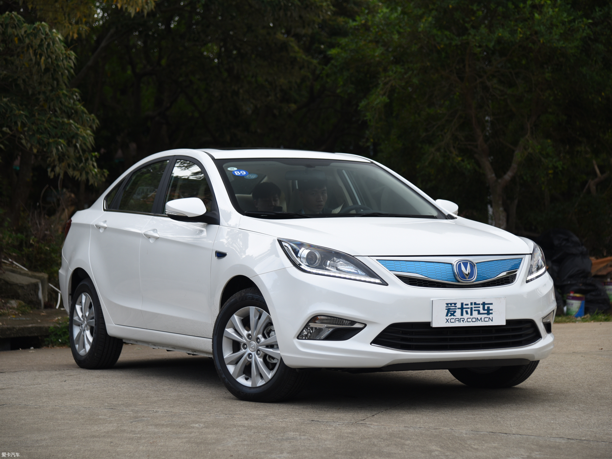 爱卡首页 汽车图片 长安汽车 逸动ev 2018款ev300 尊享型  2018款逸动