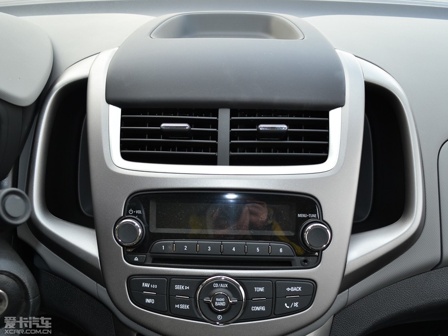 2014款爱唯欧三厢1.4 自动时尚版