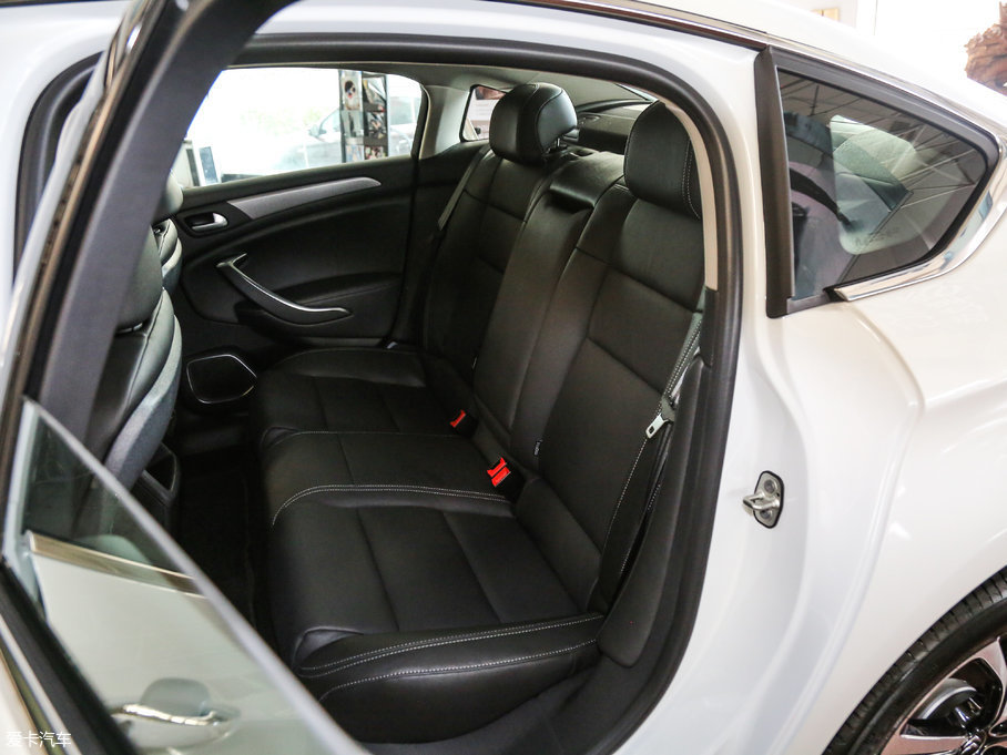 【2017款雪铁龙c5380thp 自动豪华型_空间座椅_4/112张图片】_汽车