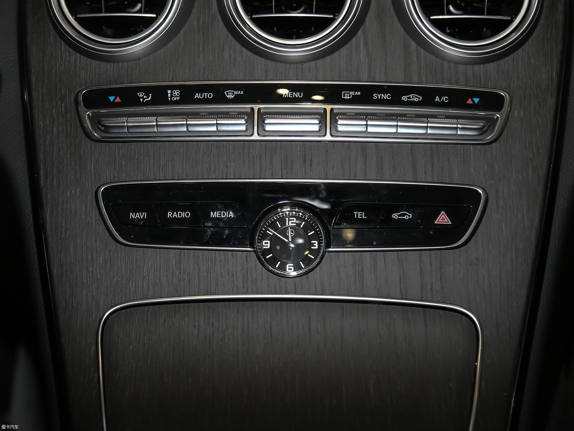 【2019款奔驰c级改款 c 260 l_中控区_23/1709张图片】_汽车图片大全