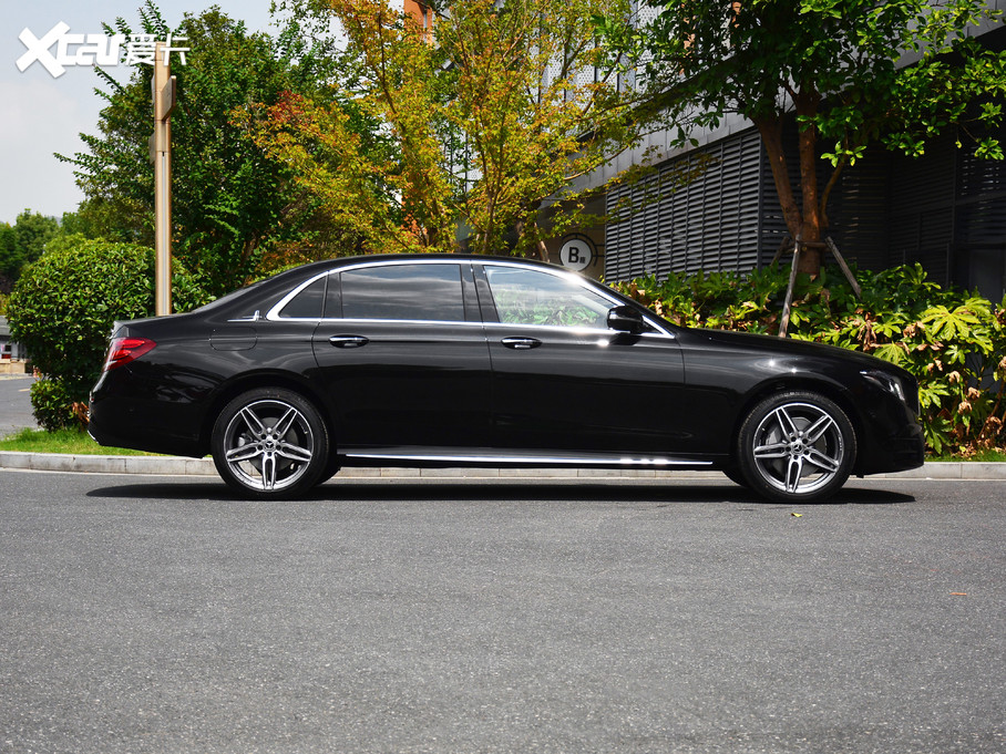 【2020款奔驰e级改款 e 350 l 4matic 运动型_整体外观_6/1239张图片