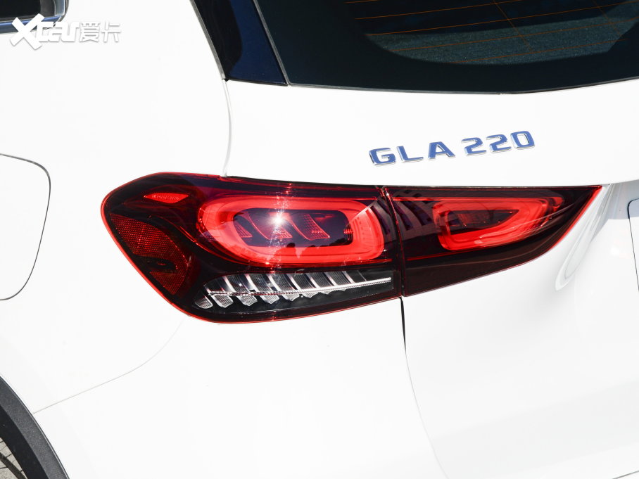 2023GLA GLA 220