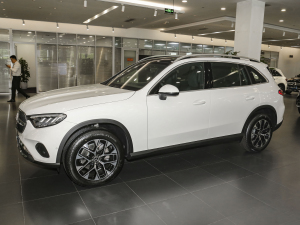 2023GLC 260 L 4MATIC  5 ࣨ