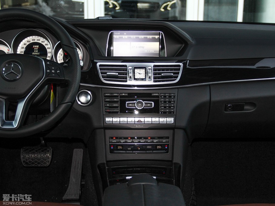 2015款奔驰e级e 320l 运动豪华型