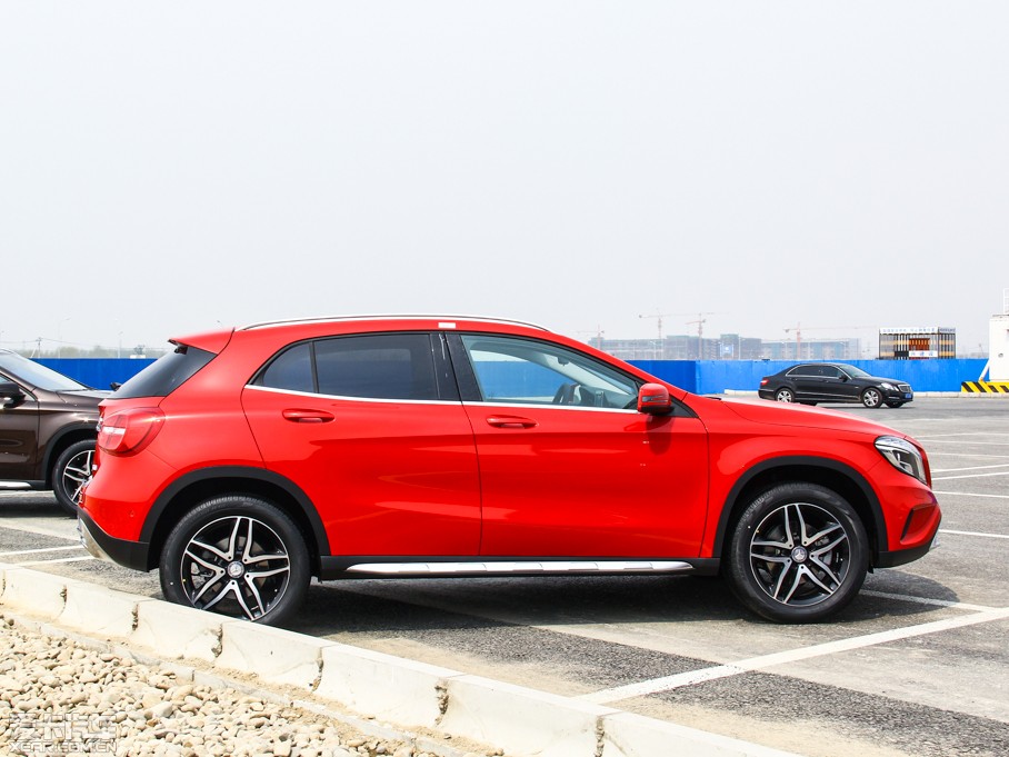 2015GLA GLA 220 4MATIC 