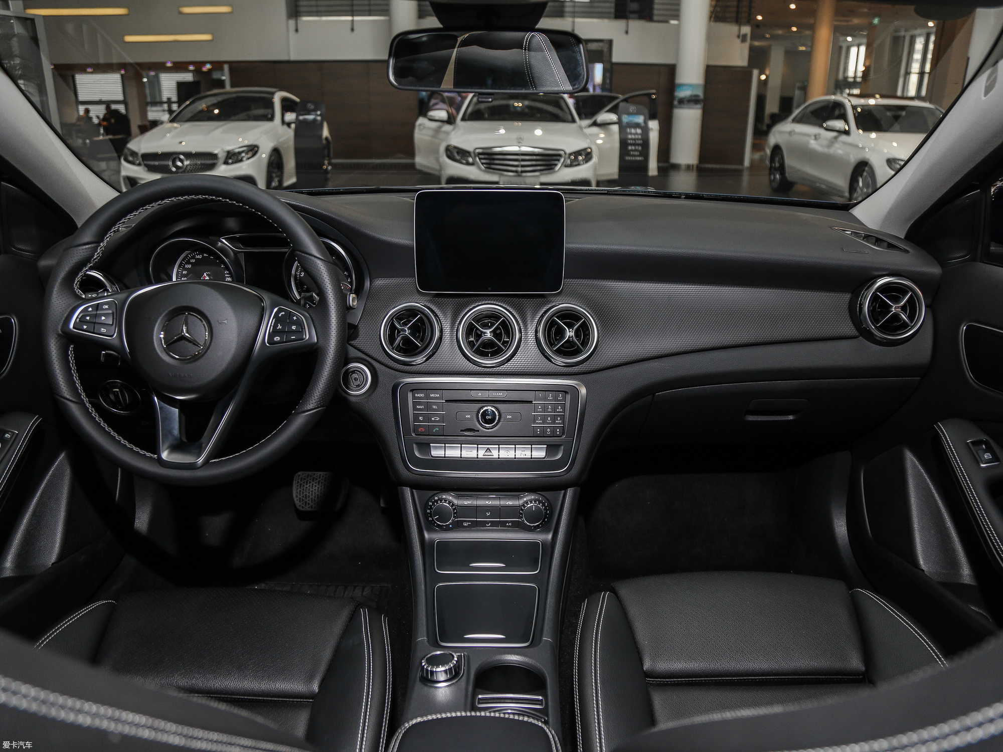【2017款奔驰glagla 200 时尚型_中控区_1/299张图片】_汽车图片大全