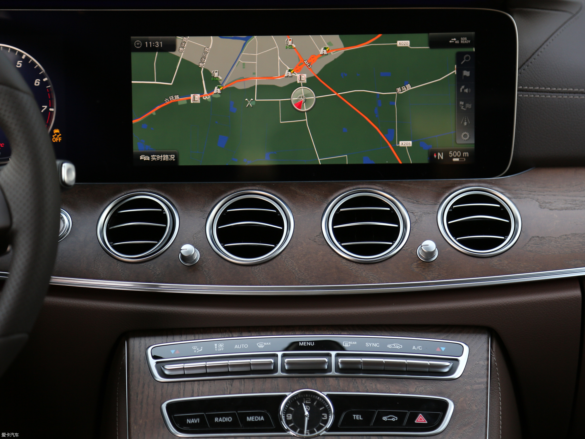 【2018款奔驰e级e 300l 豪华型_中控区_7/148张图片】_汽车图片大全