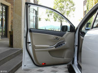 空间座椅众泰Z300驾驶位车门