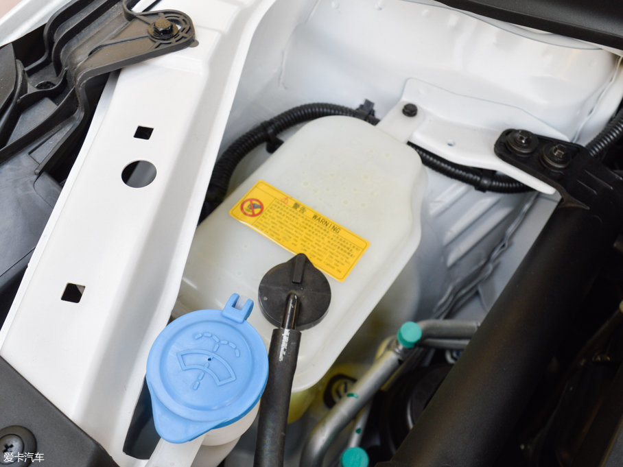 2017款众泰大迈x5升级版 1.5t cvt知县型