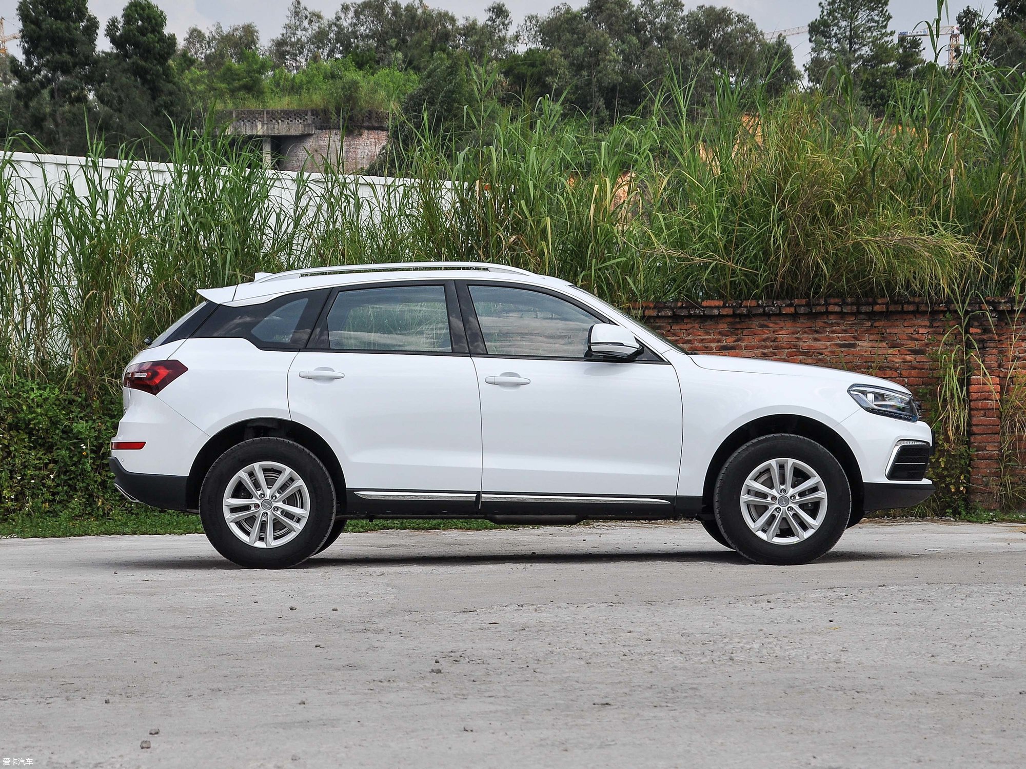 【2017款众泰t600 coupe1.