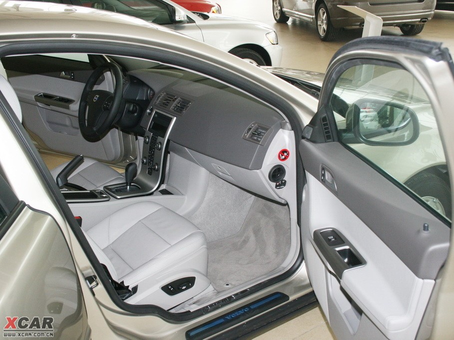 2010ֶS40 2.0L ԶŰ