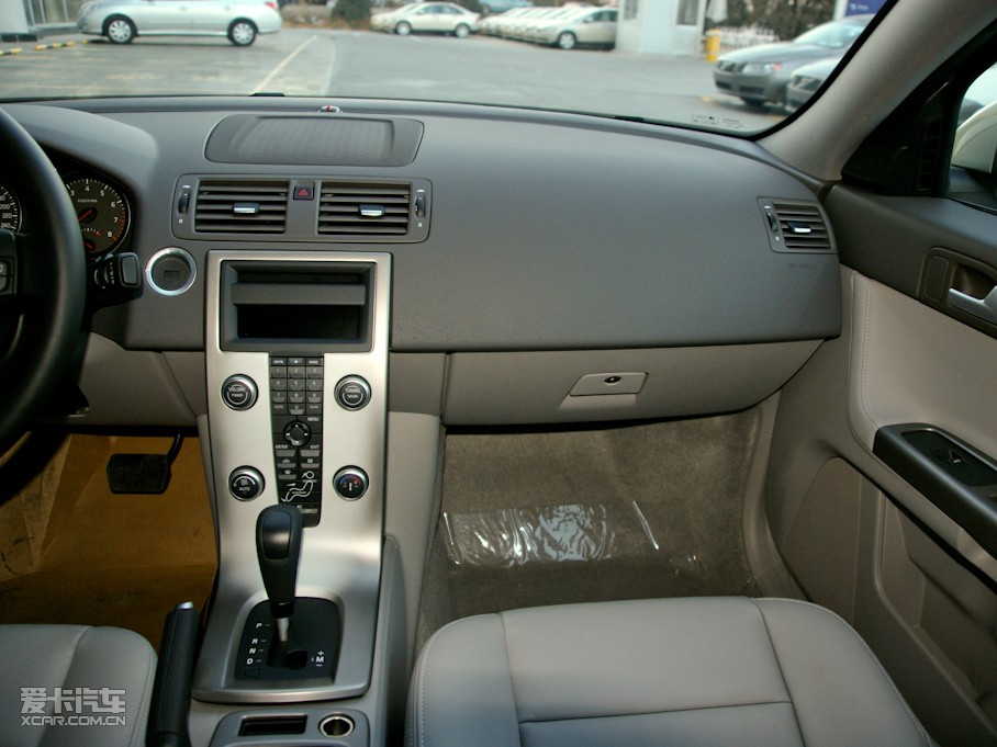 2011ֶS40 2.0L Զа