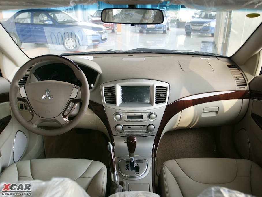 2009款三菱戈蓝2.4l 尊贵升级版