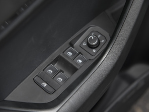 2022款改款 TSI280 奢享版 主驾车窗控制区	