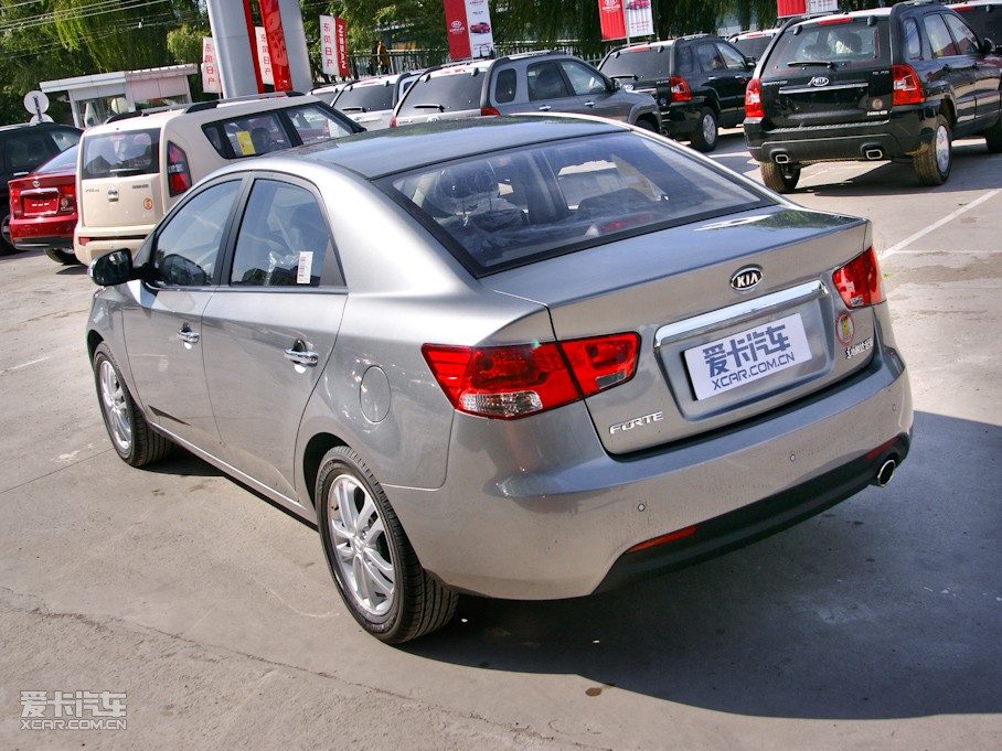 2011 1.6L PremiumԶ