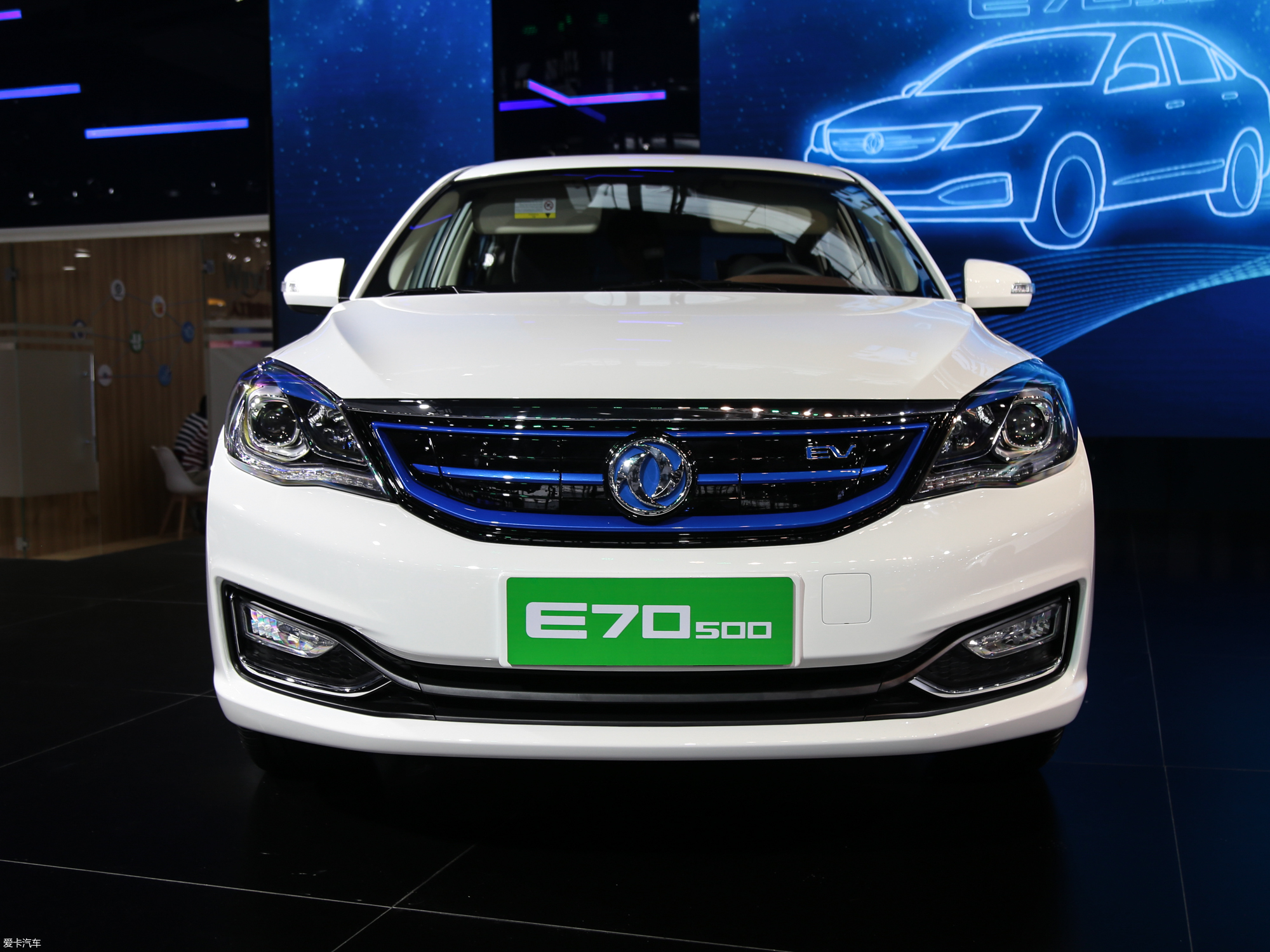 【2019款风神e70 500 超睿版_整体外观 _6/129张图片】_汽车图片大全