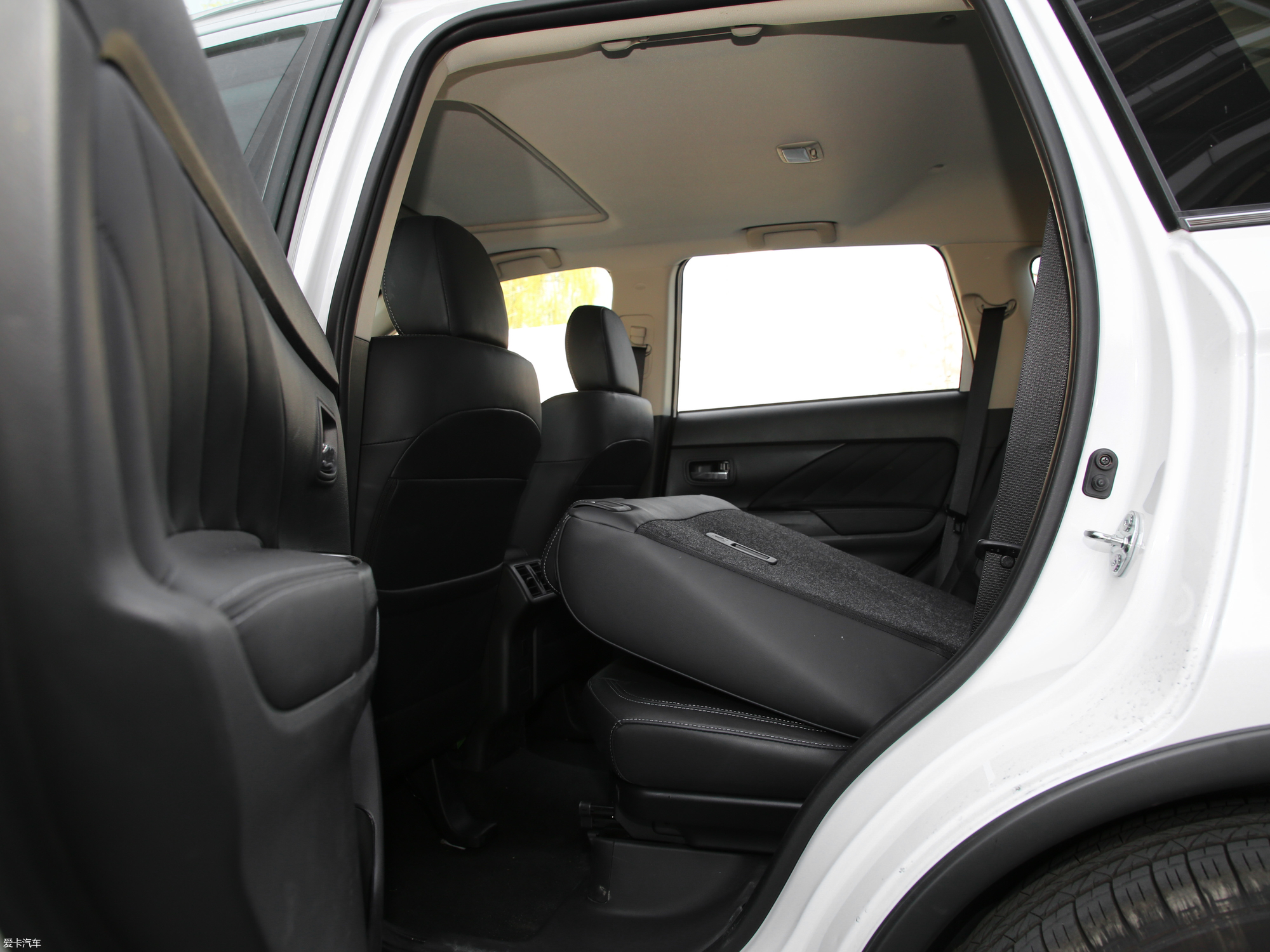 爱卡首页 汽车图片 三菱 欧蓝德 2019款2.