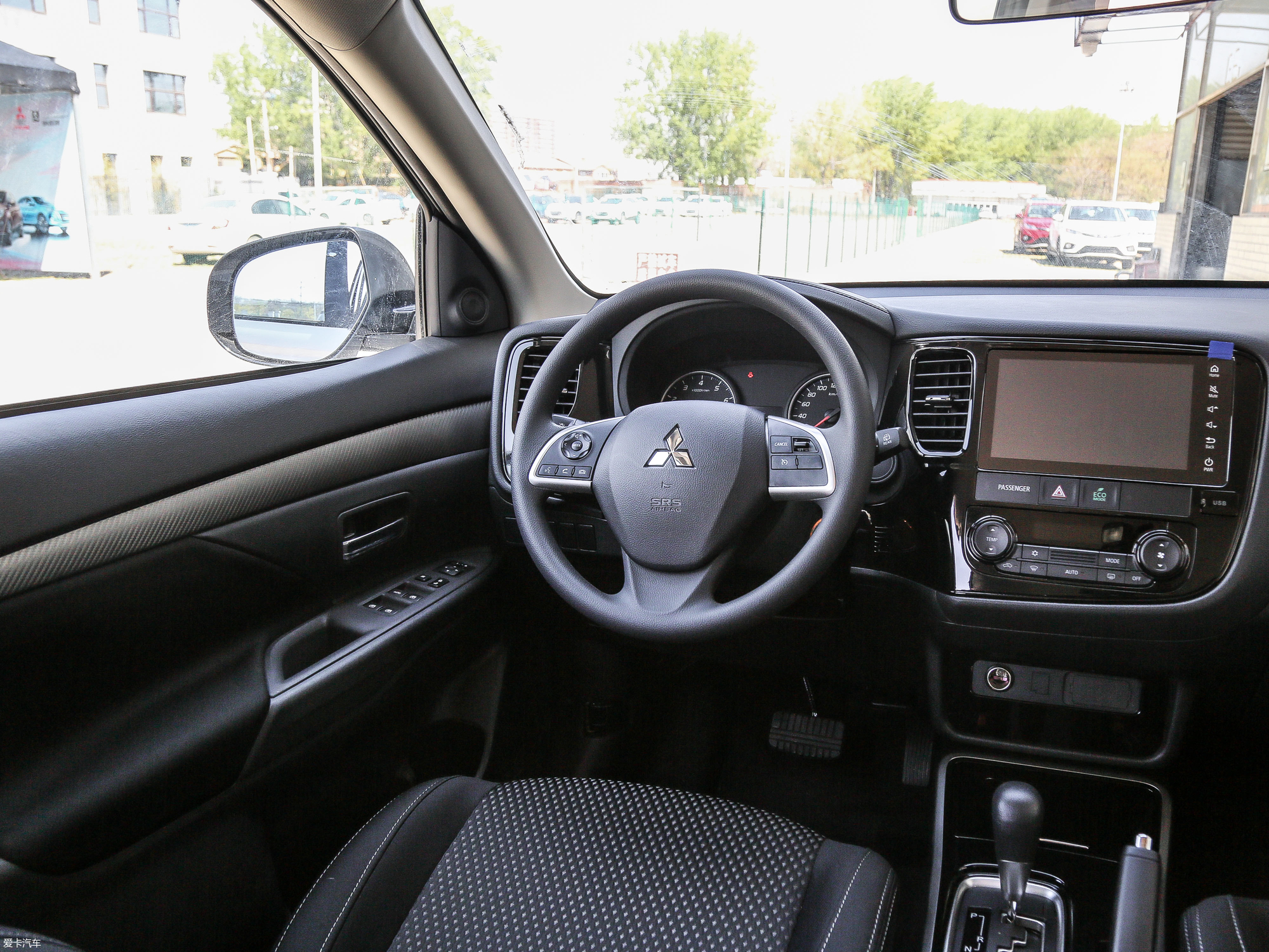 爱卡首页 汽车图片 三菱 欧蓝德 2018款2.