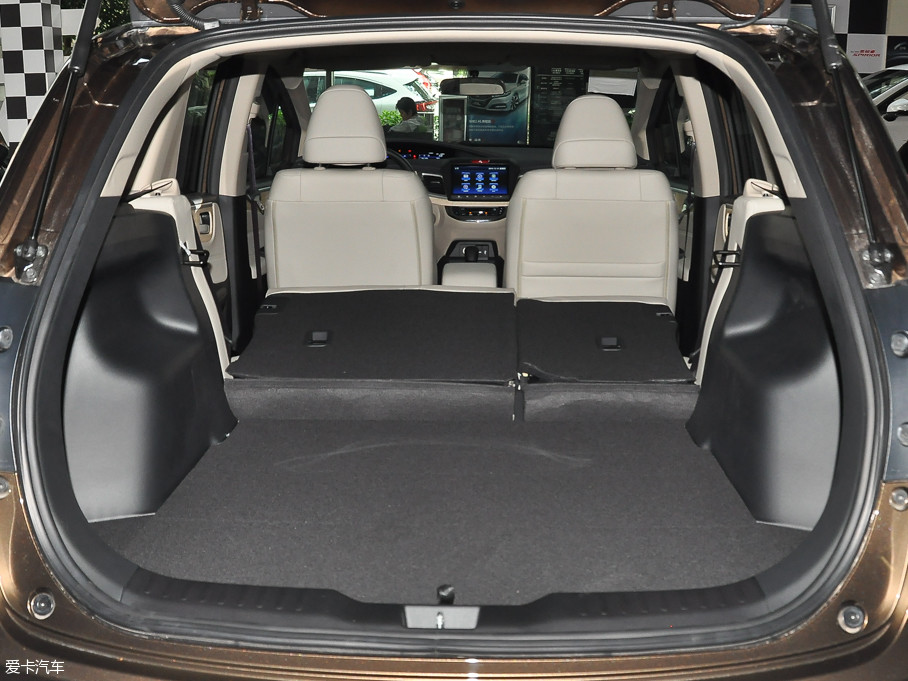 8l 自动舒适精英版 5座_空间座椅_23/399张图片】_汽车图片大全_爱卡