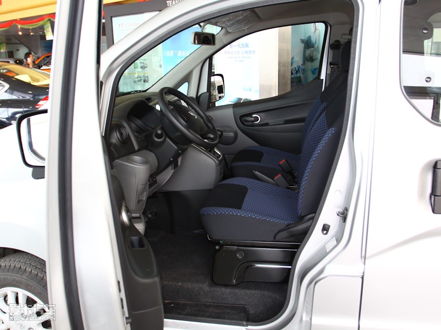 2010款日产nv2001.6l 尊贵版