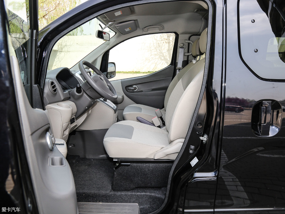 2018款日产nv2001.6l cvt豪华型