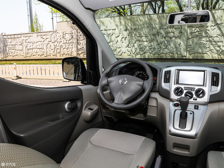 2018款日产nv2001.6l cvt豪华型