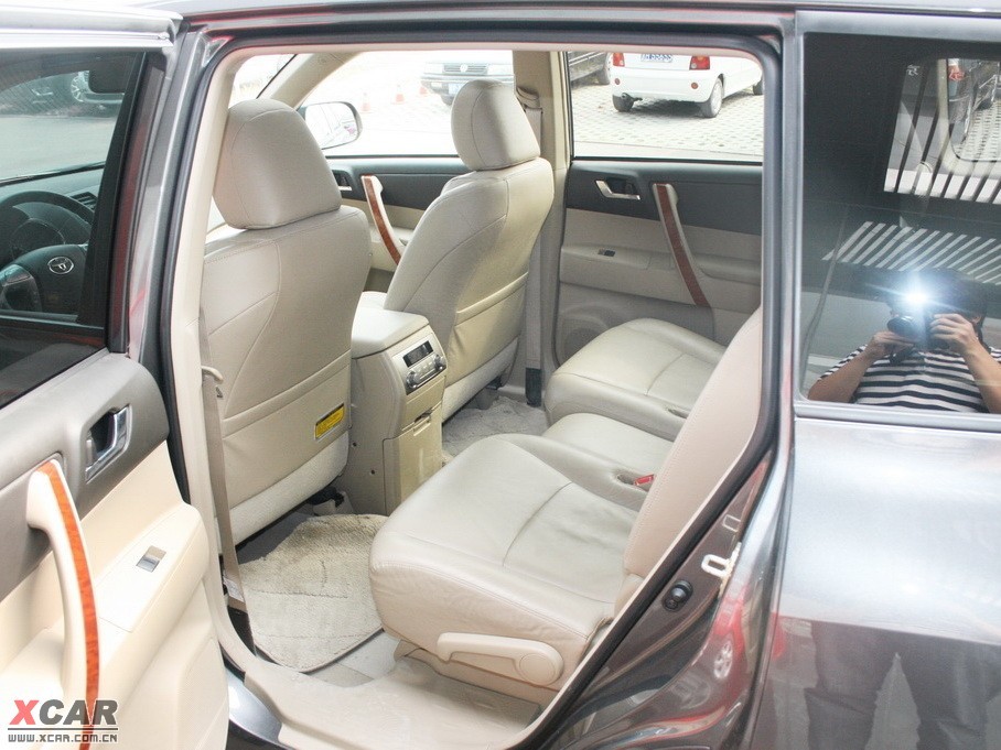 2009款汉兰达2.7l 两驱至尊版