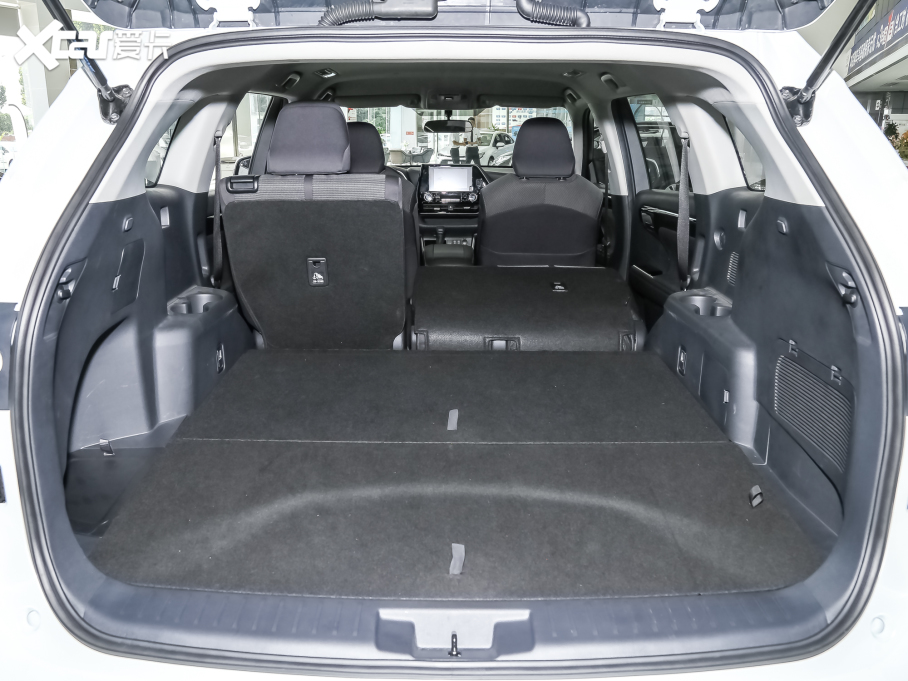 2022款汉兰达双擎 双擎 2.5l 两驱精英版 5座