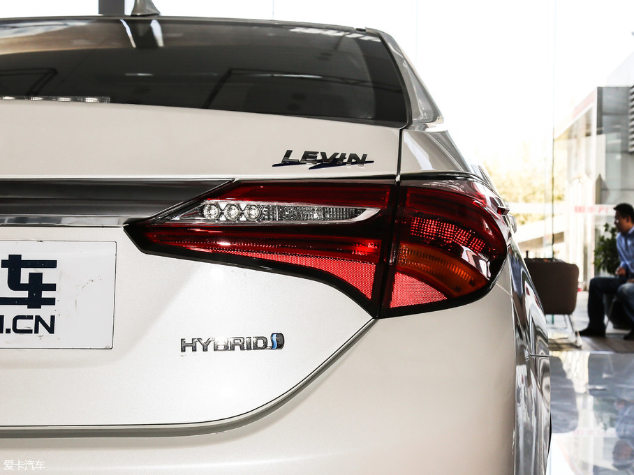 2017款雷凌 双擎1.8h gs cvt精英天窗版 国vi