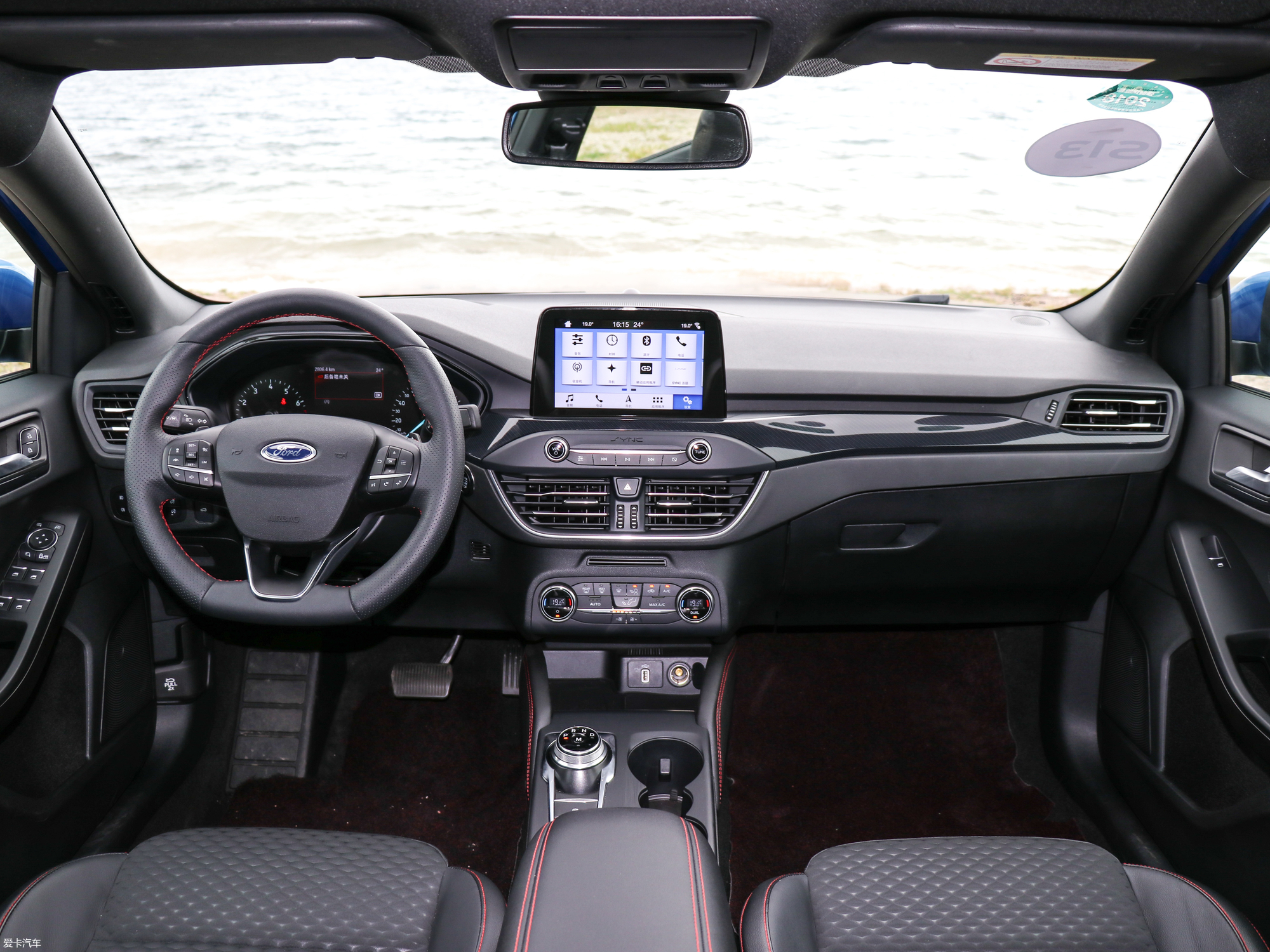 【2019款福克斯三厢ecoboost 180自动st line_中控区_44/682张图片】