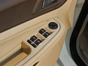 2013款1.8L 自动时尚型 主驾车窗控制区	