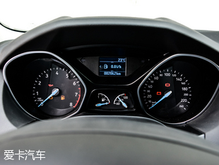 长安福特2015款新福克斯三厢