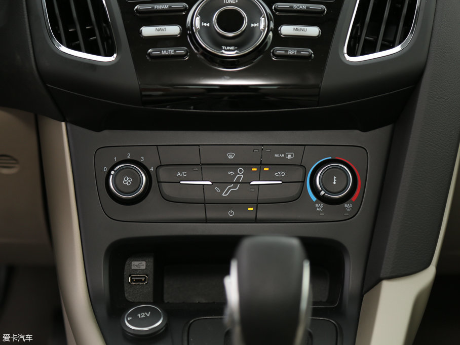 2017款福克斯三厢1.6l 自动舒适型智行版