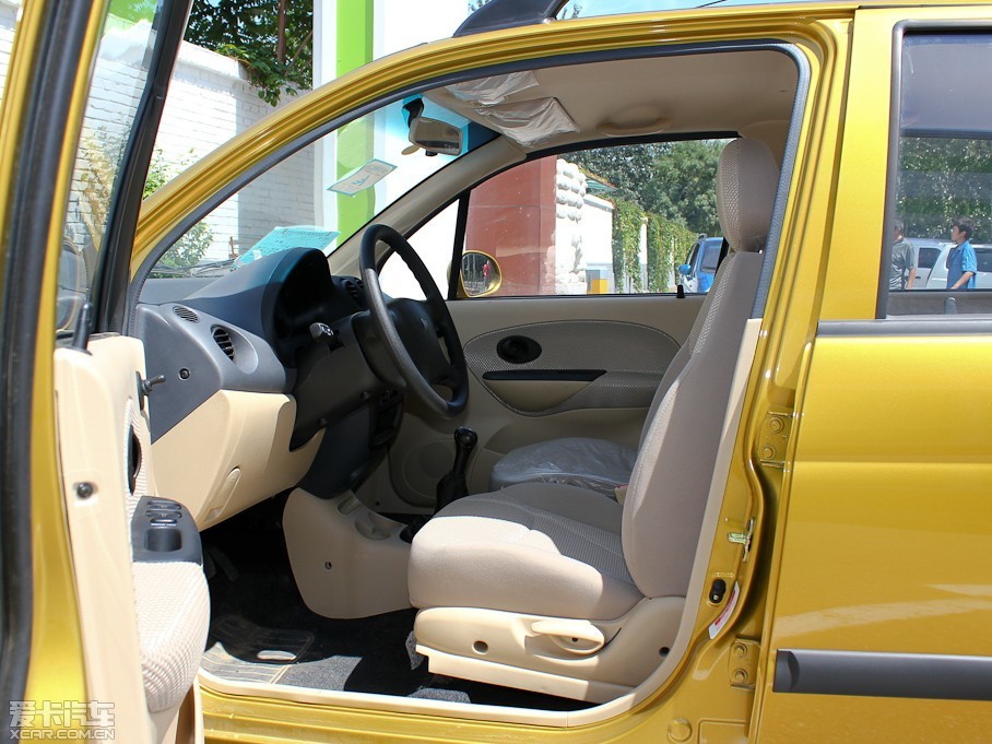 2010款乐驰1.0l p-tec手动活力版