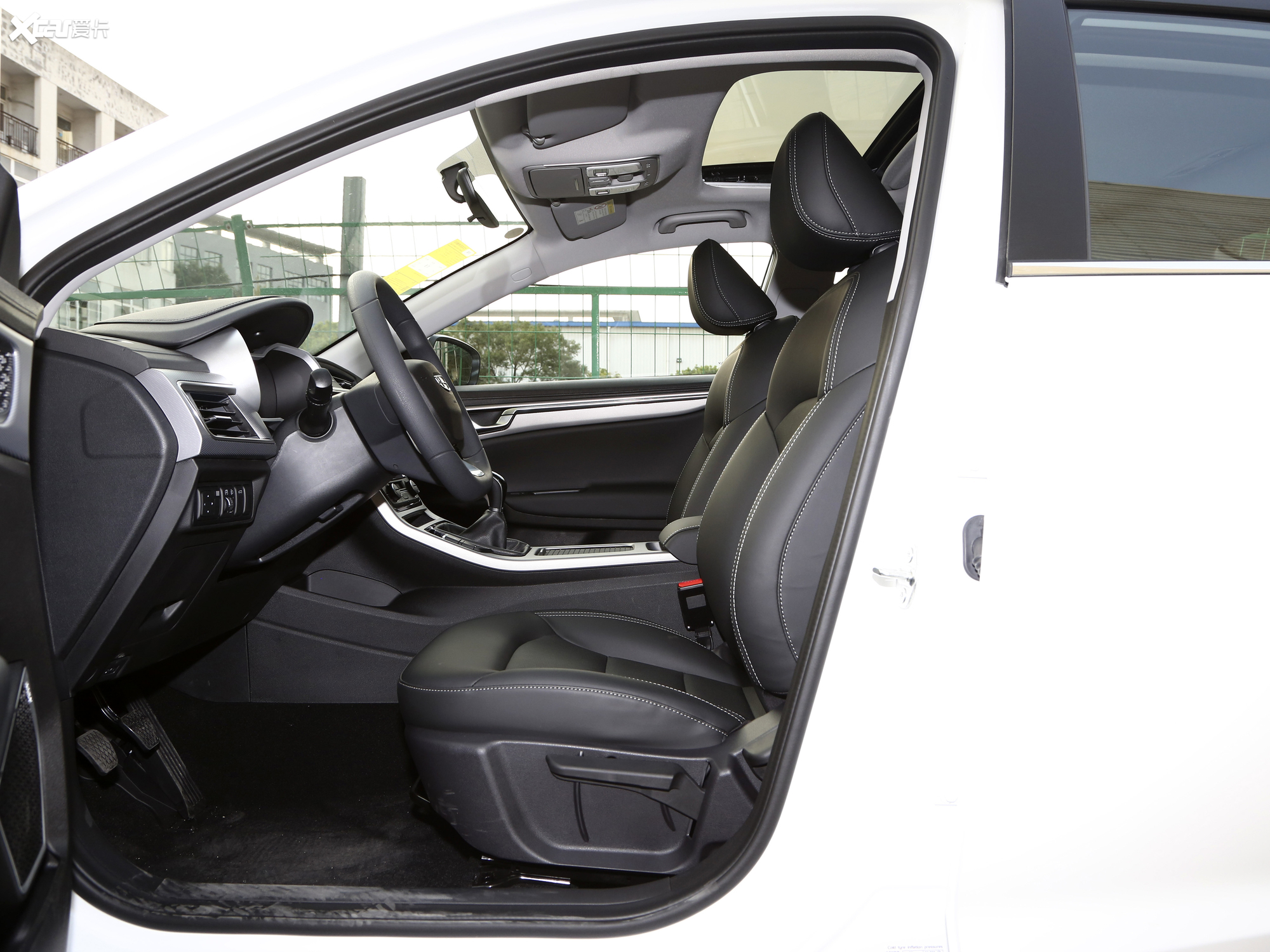 4t 手动高配版_空间座椅_1/130张图片】_汽车图片大全_爱卡汽车