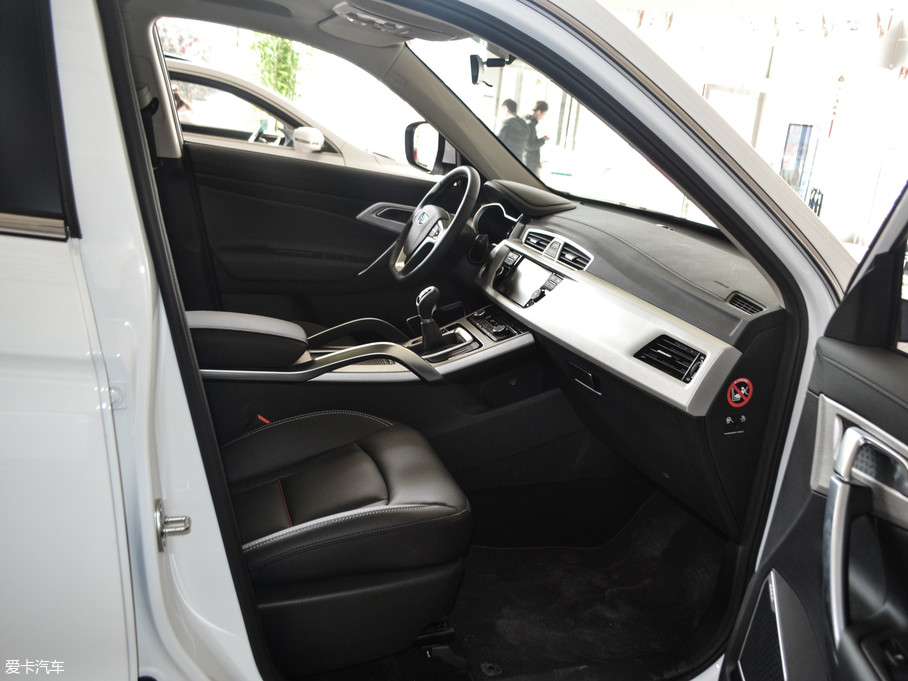 2018款博越2.0l 手动两驱智雅型