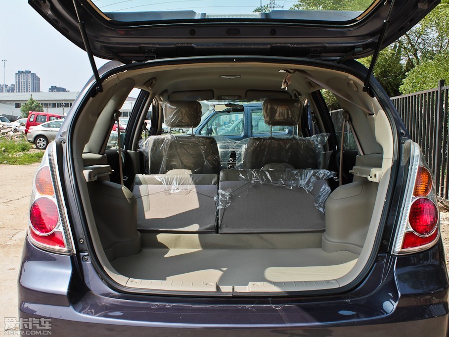 2011款利亚纳两厢1.4l 手动豪华i版