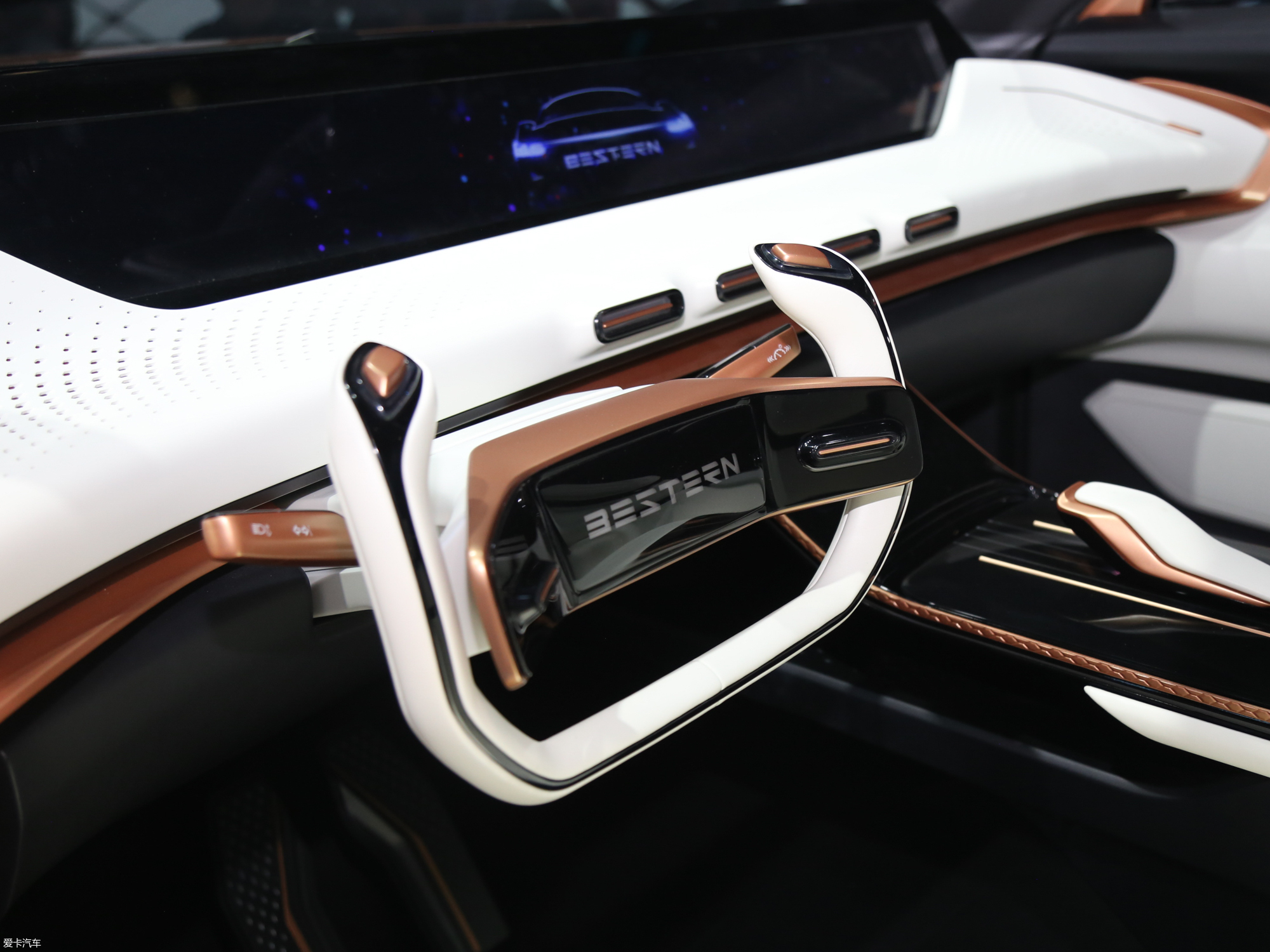 【2018款奔腾t77概念车_中控区_5/163张图片】_汽车图片大全_爱卡汽车